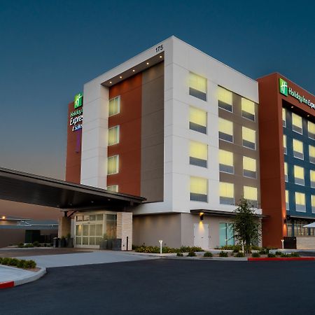 Holiday Inn Express & Suites - Las Vegas - E Tropicana By Ihg Exterior foto