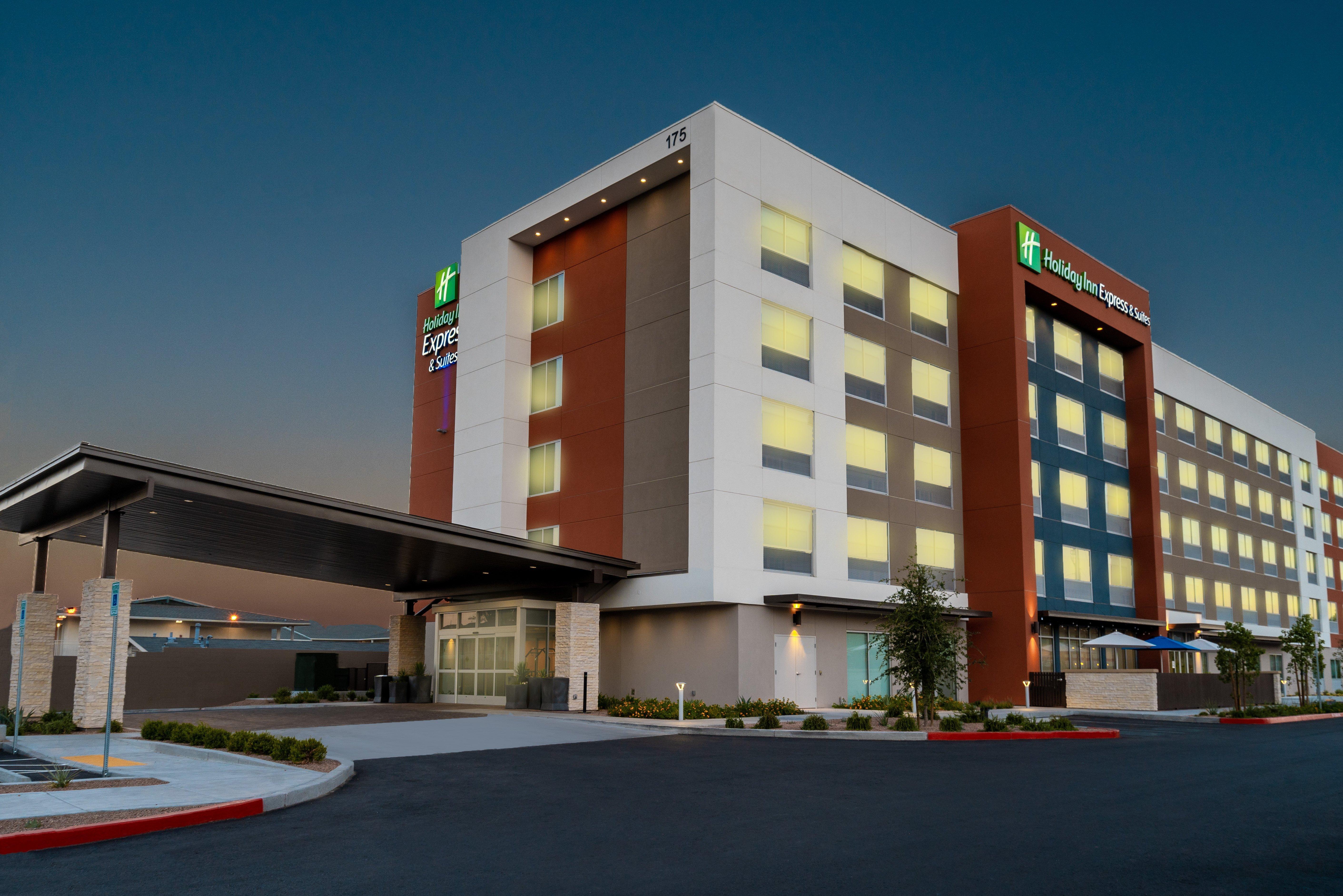 Holiday Inn Express & Suites - Las Vegas - E Tropicana By Ihg Exterior foto