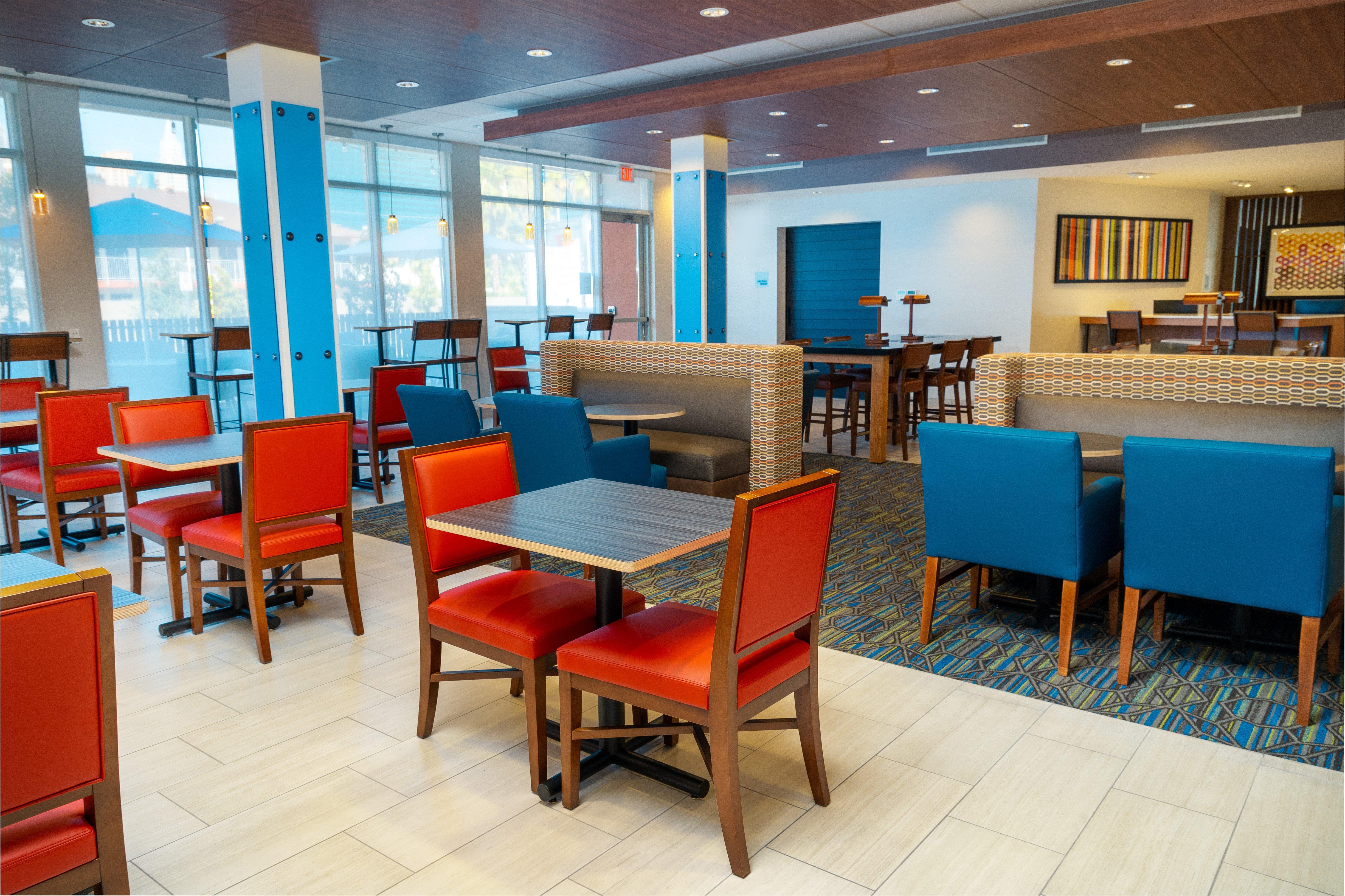 Holiday Inn Express & Suites - Las Vegas - E Tropicana By Ihg Exterior foto